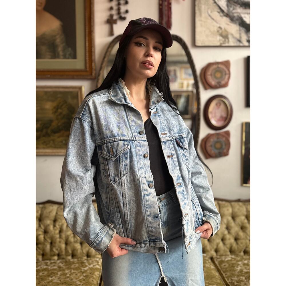 90s Vintage Levis Lightwash Distressed Denim Jacket Mens Size Large
